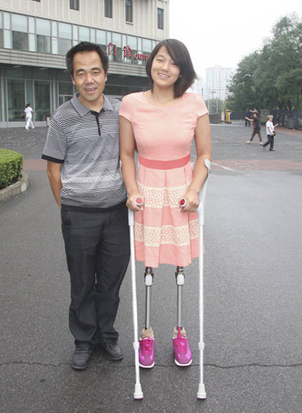 中国残疾人游泳运动女冠军视频_残疾女孩游泳冠军_残疾游泳冠军女子