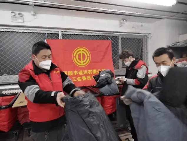 快递和外卖员的生活趣事_写快递员或外卖员的作文_快递员送外卖的故事