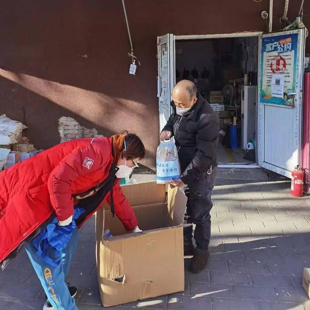 写快递员或外卖员的作文_快递和外卖员的生活趣事_快递员送外卖的故事