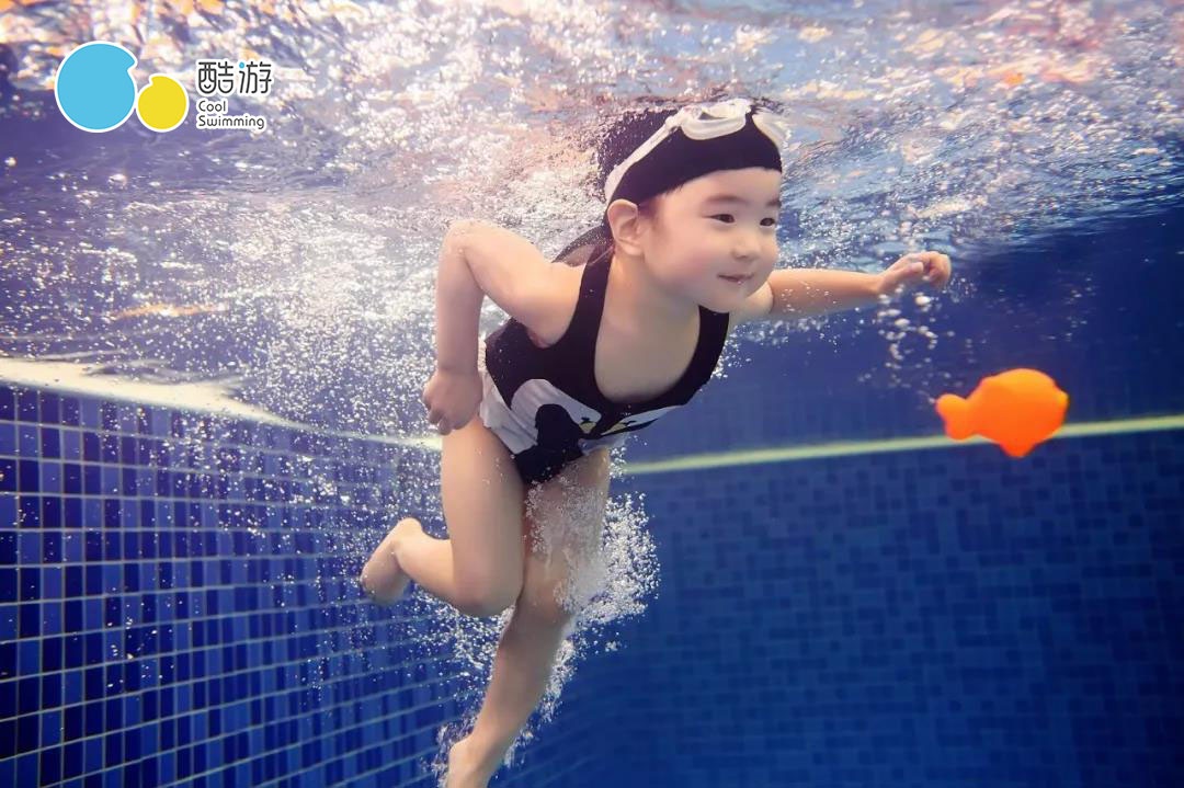 潜水游泳教学视频_潜水游泳怎么游_6岁孩子学游泳潜水技巧